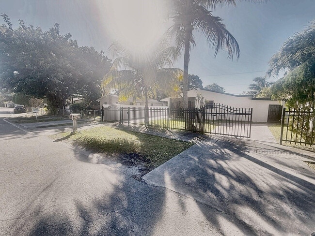 Building Photo - 1728 NW 114th St