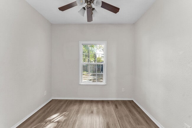 Building Photo - All Units Are Available With Brandnew Full Appliance Package