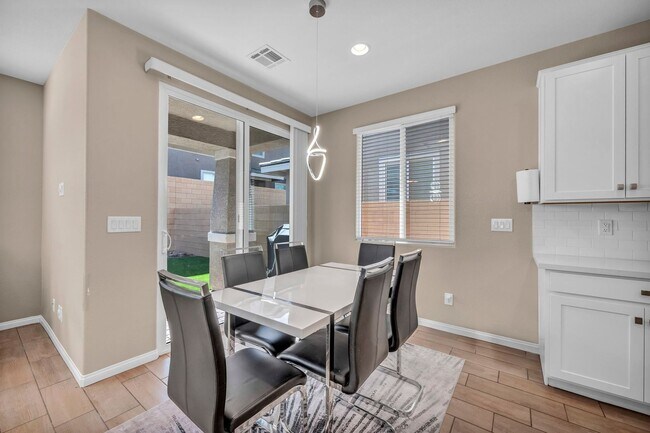 Building Photo - 688 Monroe Hl Pl