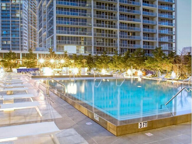Building Photo - 475 Brickell Ave