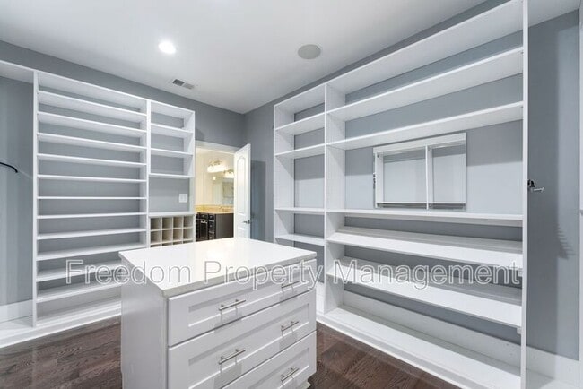 Building Photo - 42524 Rowderbury Sq