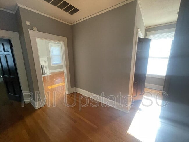 Building Photo - 181 N Fairview Ave