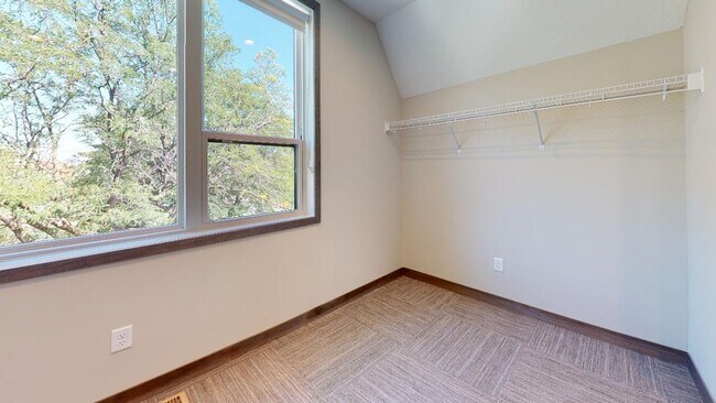 Building Photo - 614 11th Ave SE