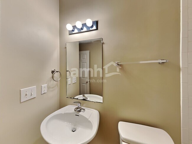 Building Photo - 3930 Pheasant Run Trce