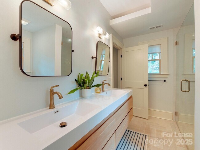 Building Photo - 508 Seldon Dr