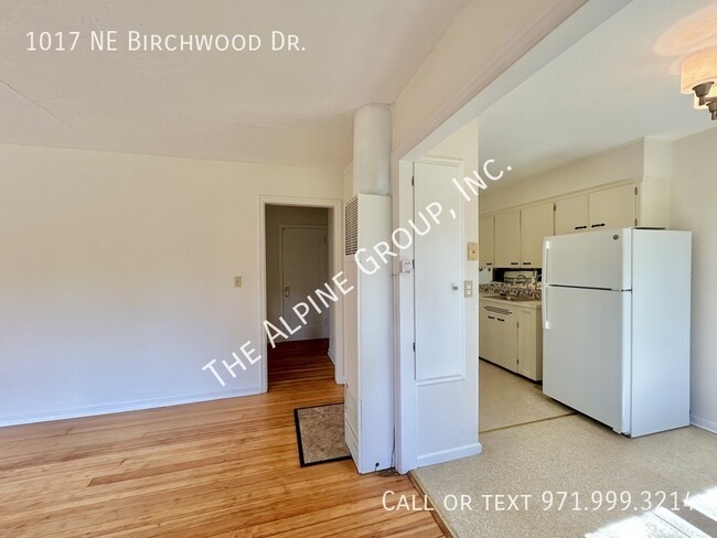 Building Photo - 1017 NE Birchwood Dr