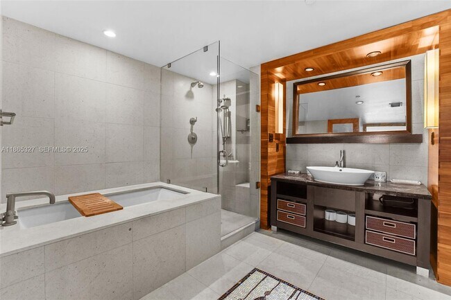 Building Photo - 6801 Collins Ave