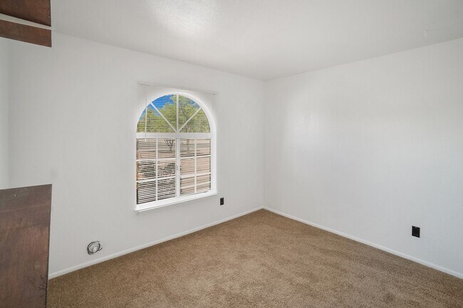 Building Photo - Southwest Area -3 bedroom, 2 bath Home wit...