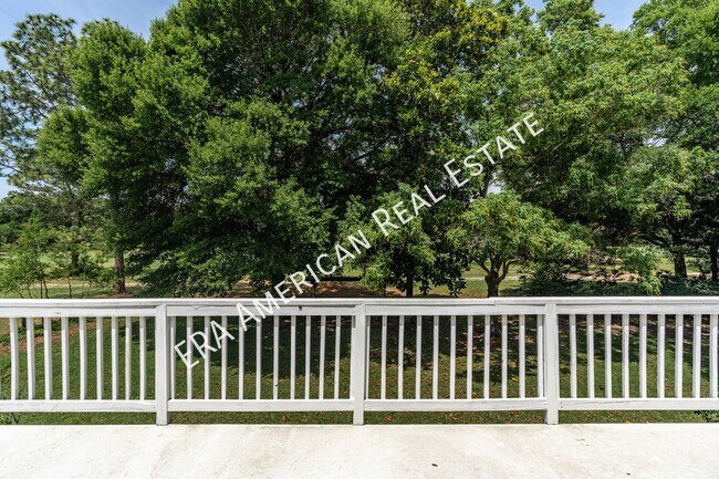 Building Photo - 631 Country Club Ave NE