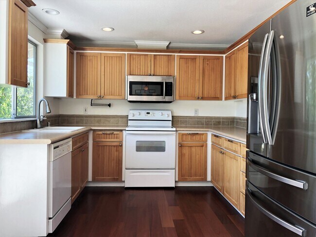 Building Photo - Fantastic Kirkland Home Available with Lar...