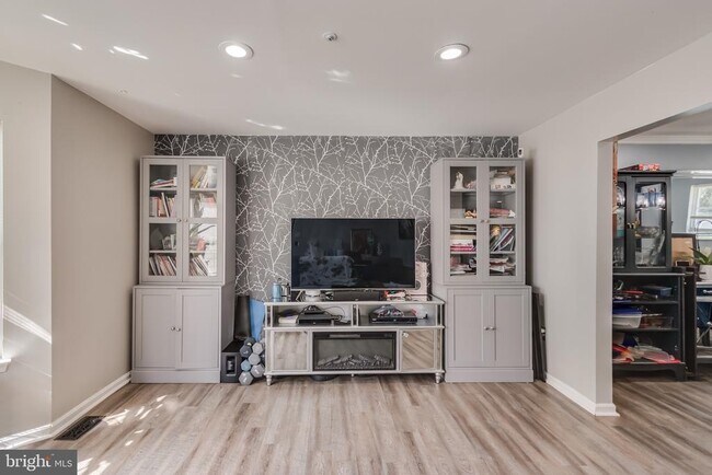 Building Photo - 3107 Ladova Way