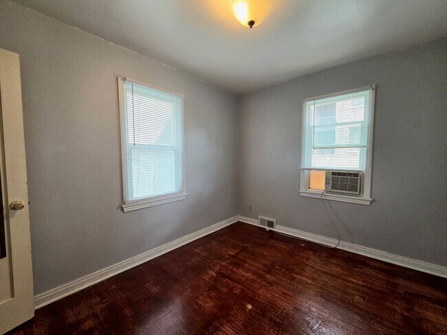 Building Photo - 825-827 E 620 N