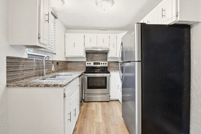 Building Photo - $1,520.95 - 2 bed, 1 bath updated ground floor Condo in Lakewood with In Unit Laundry