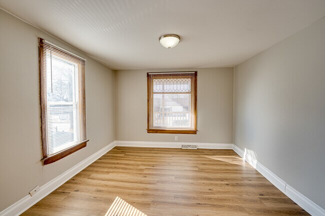 Building Photo - 407 Beach St