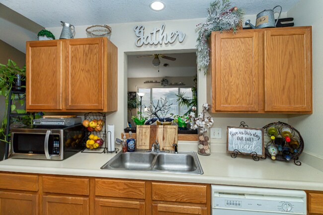 Building Photo - 1439 Prairie Dr