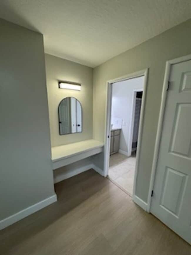 Building Photo - 2 Bedroom 1 Bath Condo