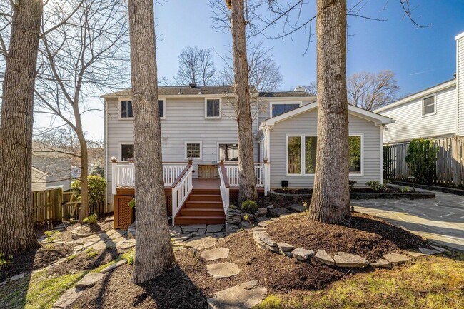 Building Photo - 2015 Freedom Ln