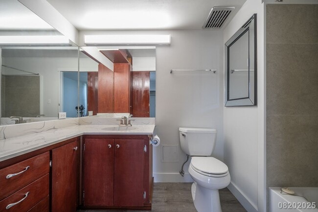 Building Photo - Beautifully maintained 1BR/1BA/1PKG unit i...