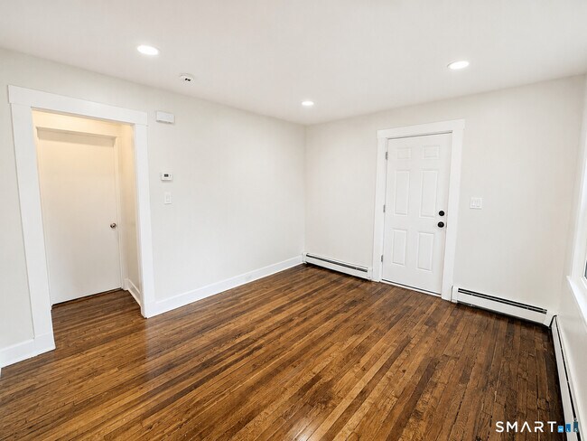 Building Photo - 52 Beech St