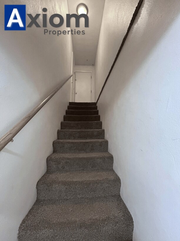 Building Photo - 1005 1/2 Park Lane-