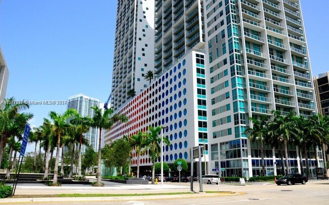 Building Photo - 500 Brickell Ave