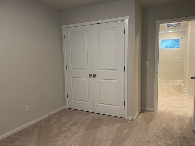 Building Photo - Don’t Miss This! Spacious Vancouver Home with Large Yard & Double Garage.