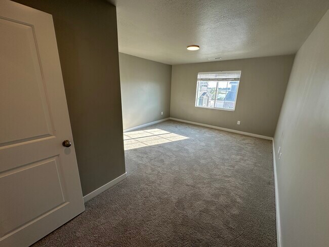 Building Photo - 1429 3500 W