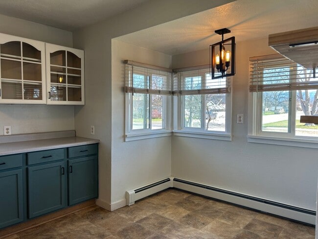 Building Photo - Cozy 2 Bed, 1 Bath Cottage in the Heart of Hamilton