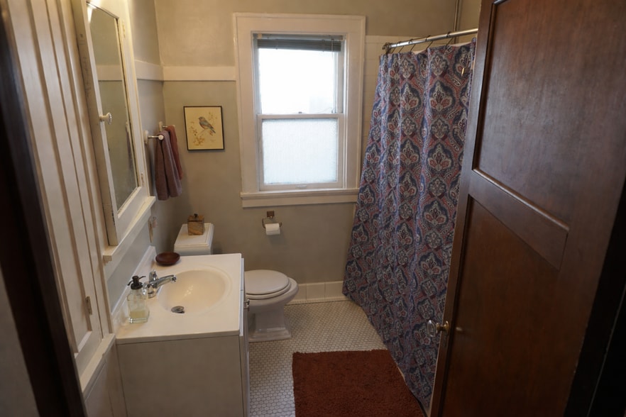 Building Photo - 3009 N Frederick Ave