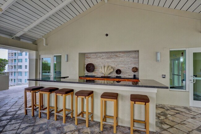 Building Photo - 480 Hibiscus St