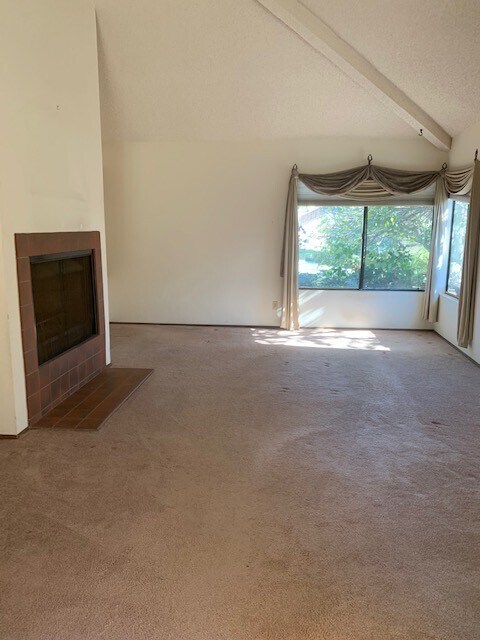 Building Photo - Charming 3 bedroom/2.5 bath Home - Call to schedule an appointment/Repairs in progress - Availabl...