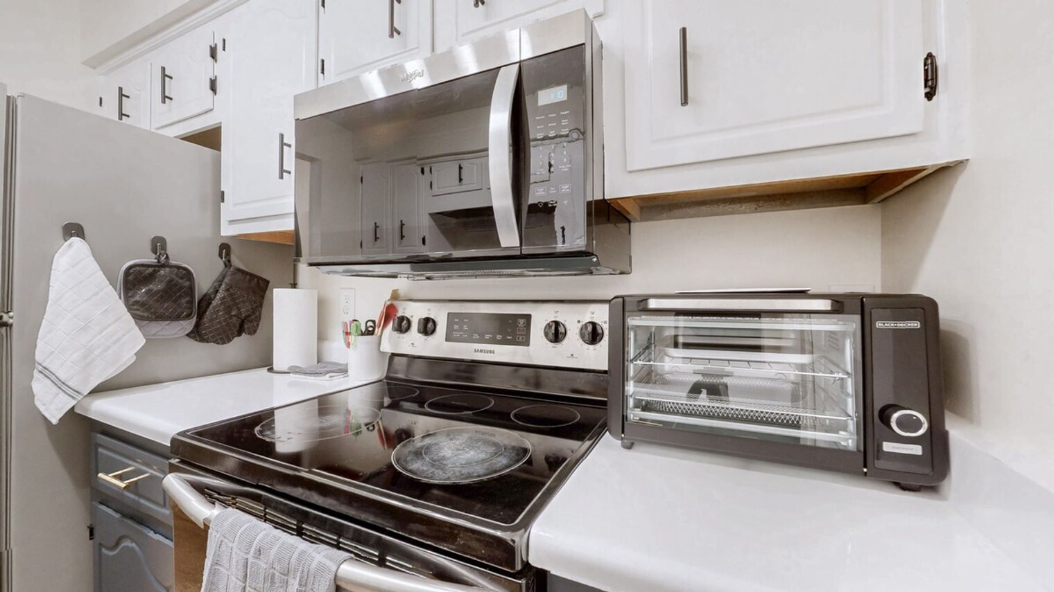 Building Photo - 253 White Oak Rd