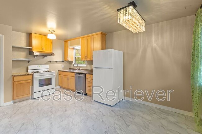Building Photo - 703 A St