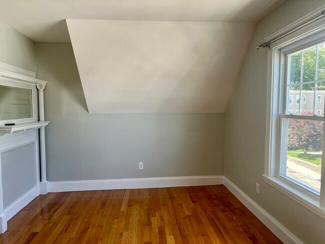 Building Photo - 25 Seymour St