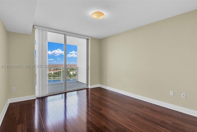 Building Photo - 2681 N Flamingo Rd
