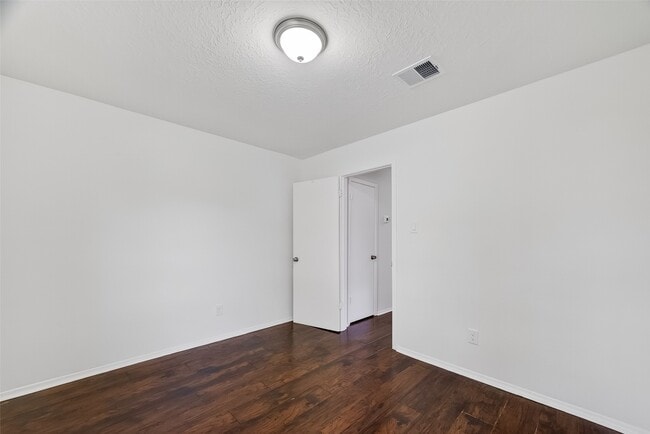 Building Photo - 1122 Woodbridge Ave