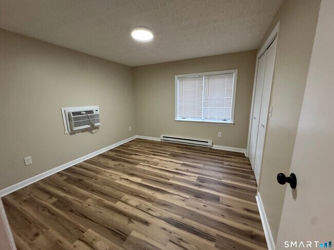 Building Photo - 143 Main St