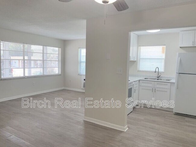 Building Photo - 204 Waverly Way