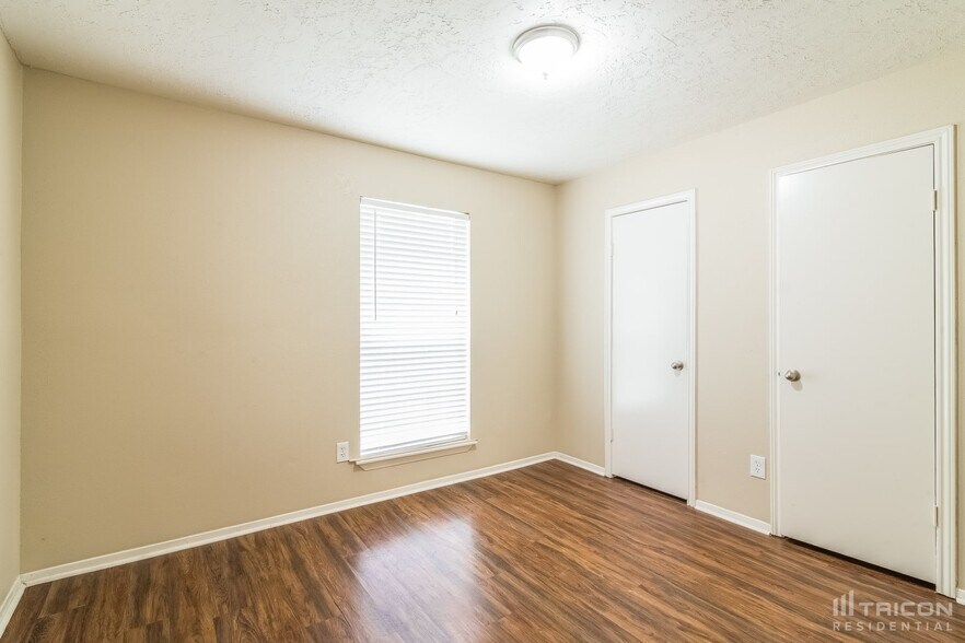 Building Photo - 2602 Carson Dr