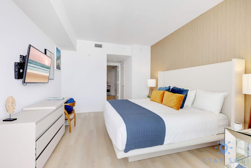 Building Photo - 4111 S Ocean Dr