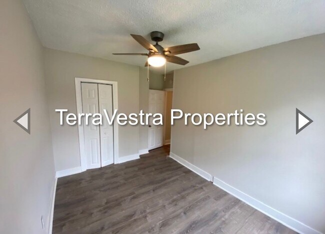 Building Photo - Recently Renovated 3 Bed in Millville!