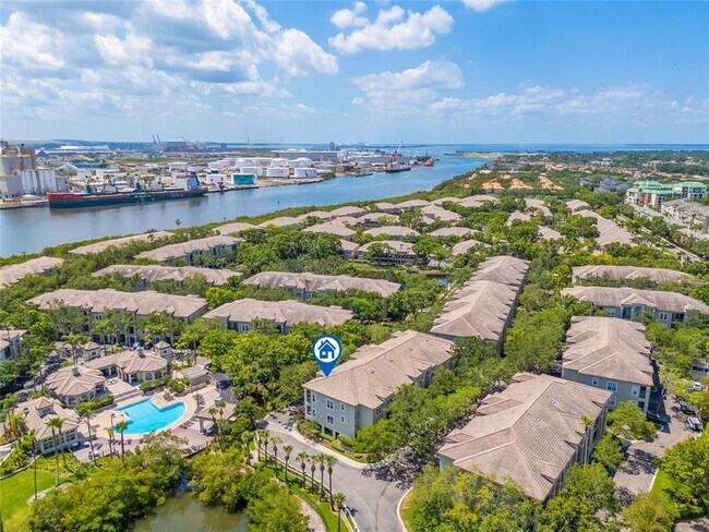 Building Photo - 740 Mainsail Dr