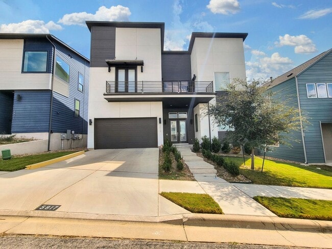 Building Photo - Spacious & Modern 3BR 2.5/BA Home with Lar...