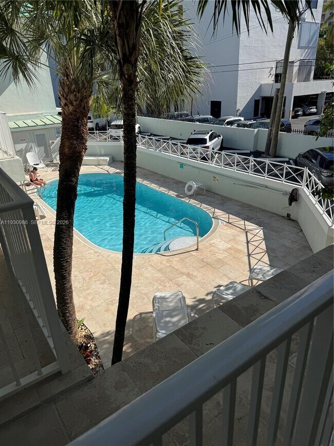 Building Photo - 300 Sunrise Dr