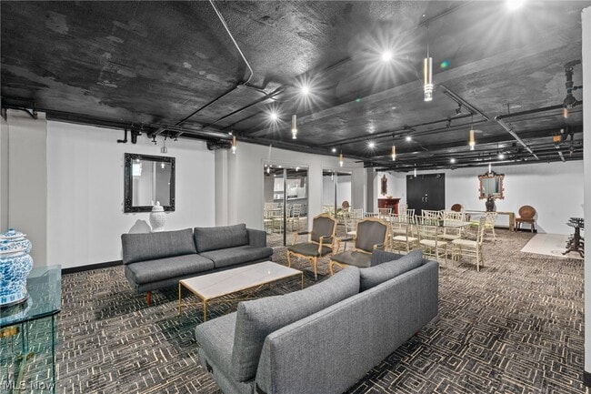 Building Photo - 11720 Edgewater Dr
