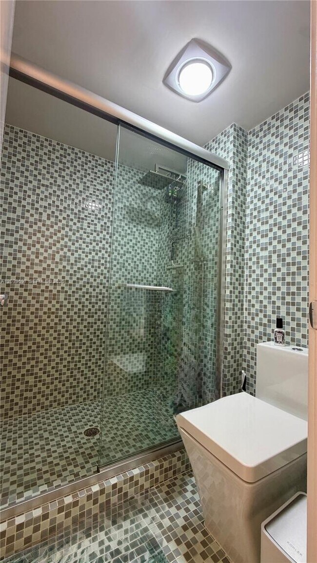 Building Photo - 3701 N Country Club Dr