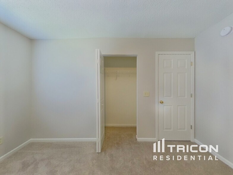 Building Photo - 210 Glen Rose Cir