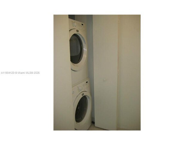 Building Photo - 690 SW 1st Ct