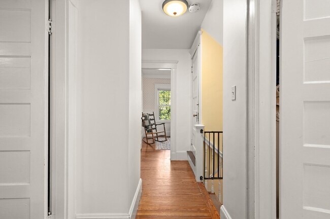 Building Photo - 32 Charles St