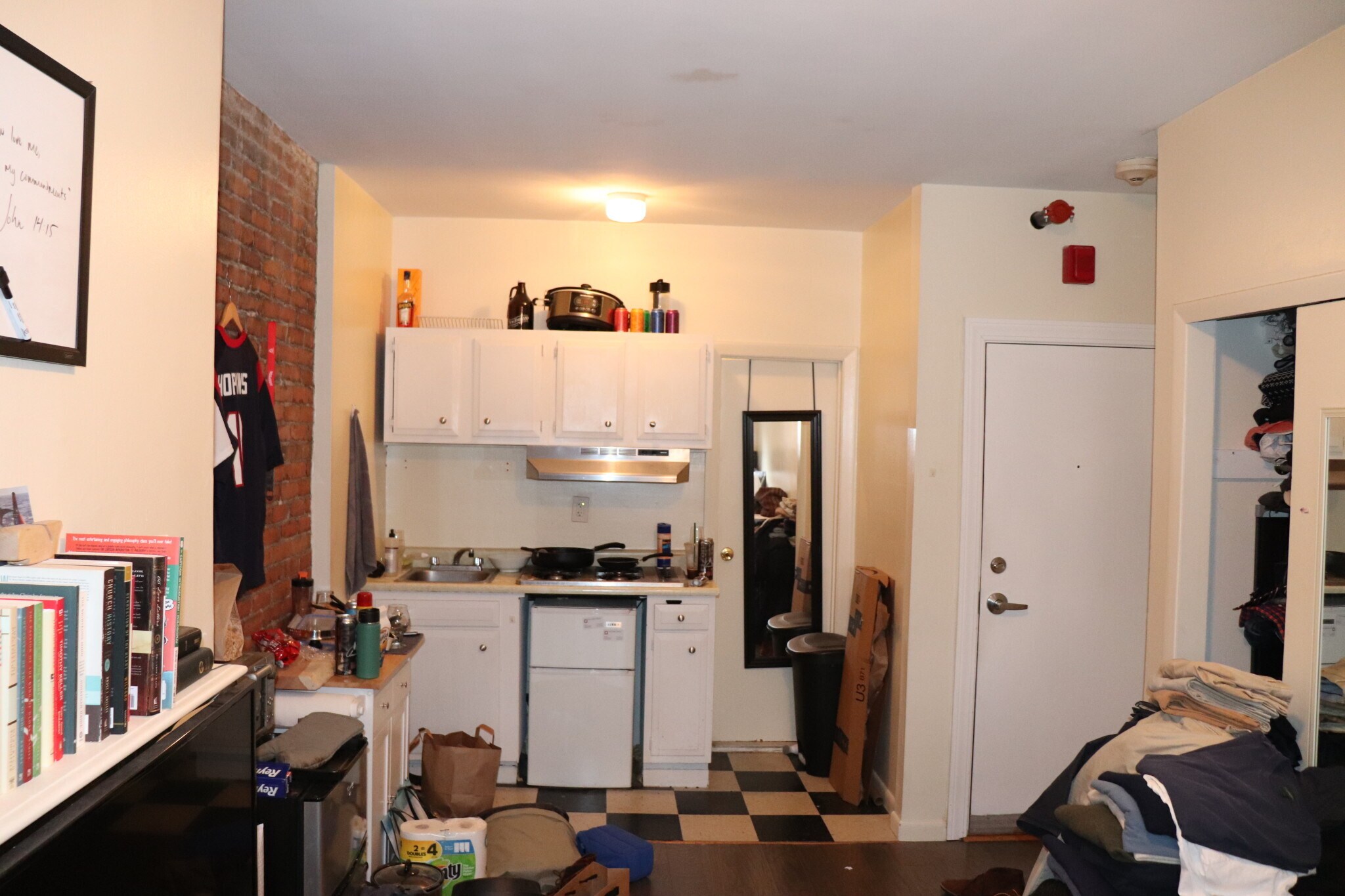 Building Photo - 230 Newbury St